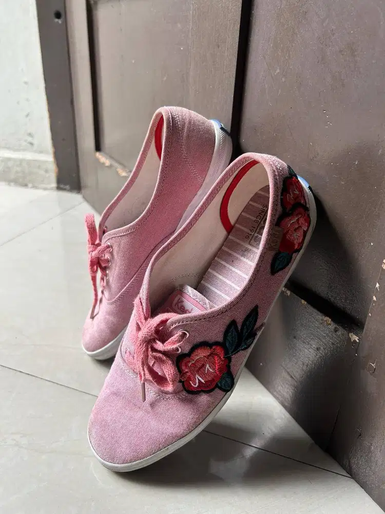 Sepatu keds Champion pink