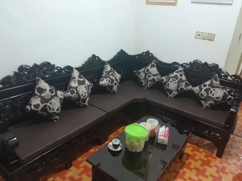 Kursi jati sudut kokoh