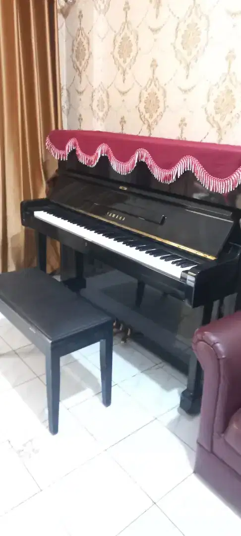 Piano YAMAHA UI. Type prof piano.kondisi bgs