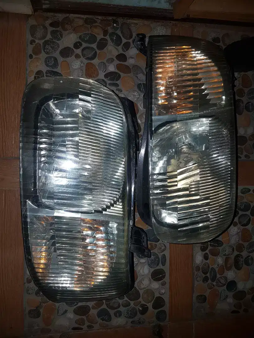 Di jual sepasang lampu ford