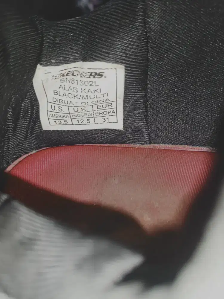 Sepatu anak perempuan