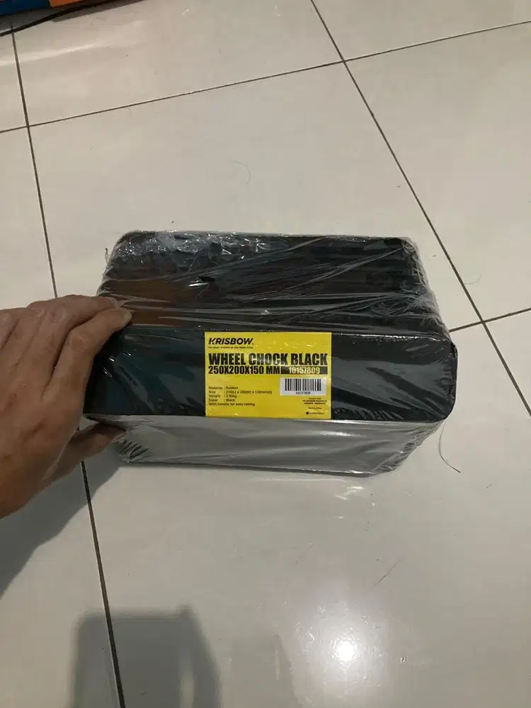 Krisbow Wheel Chock Penahan Ban 25X20X15 Cm - Hitam brand new