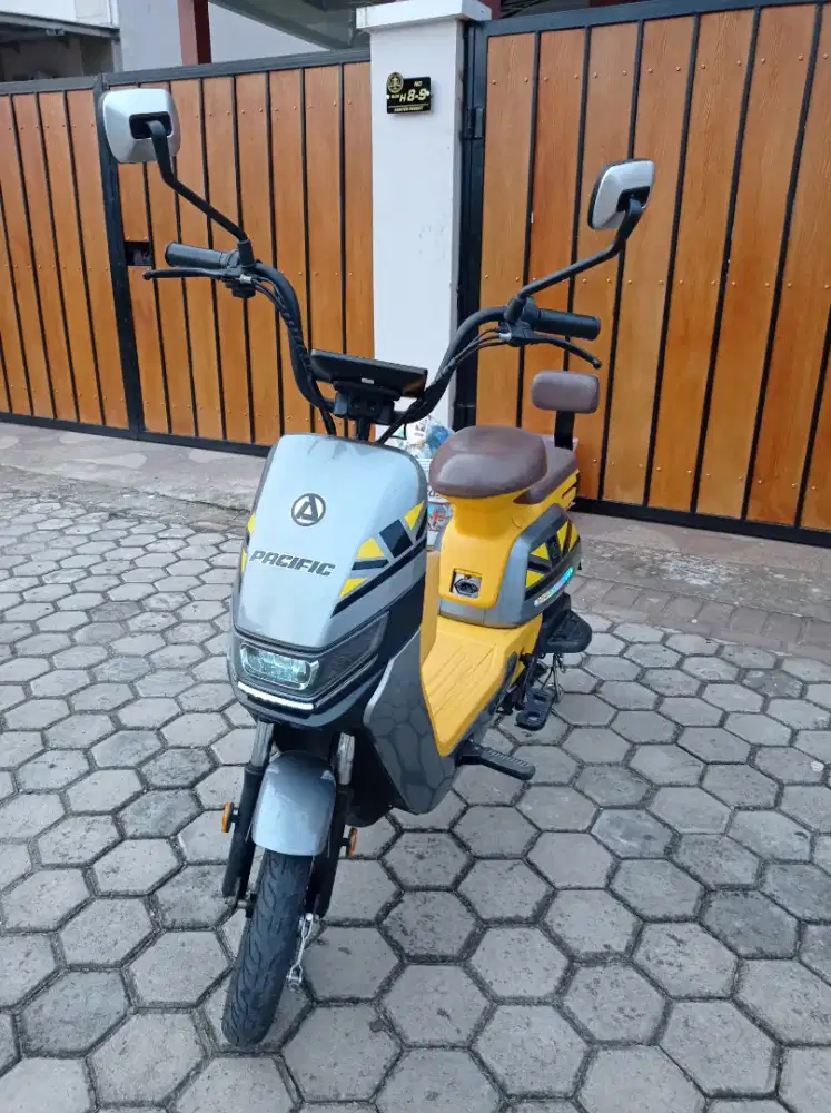 Sepeda Listrik (SELIS) Pacific Armour Limited Edition Baterai Aki BARU