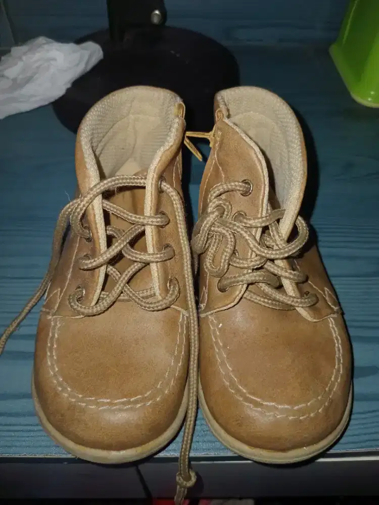 Sepatu boots anak