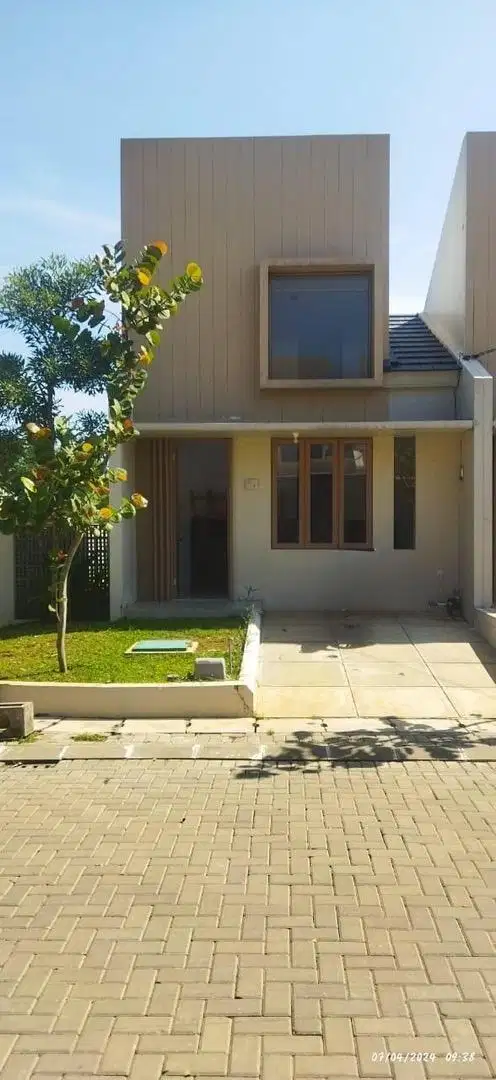 Dijual atau DISEWAKAN Rumah Cluster Springhills Yume Lagoon.