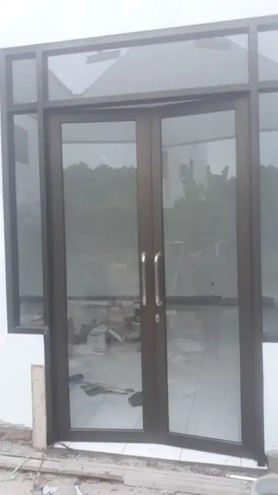 Pintu kaca aluminium