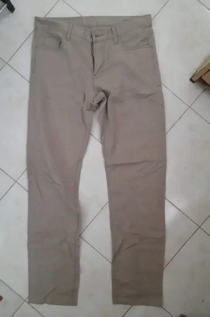 Uniqlo chinos khaki