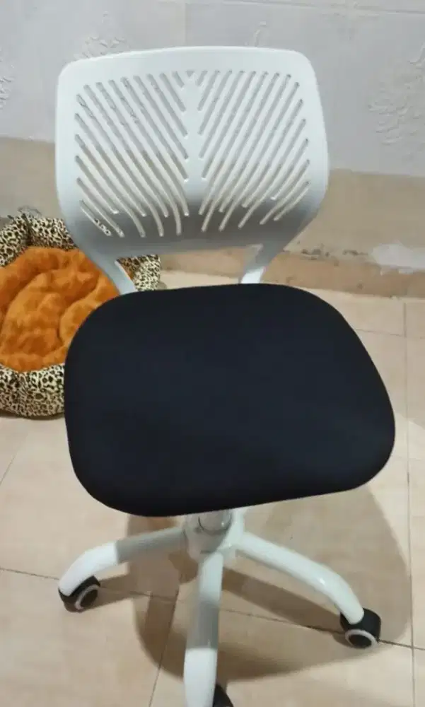 Kursi Kantor /Mahasiswa / Pelajar