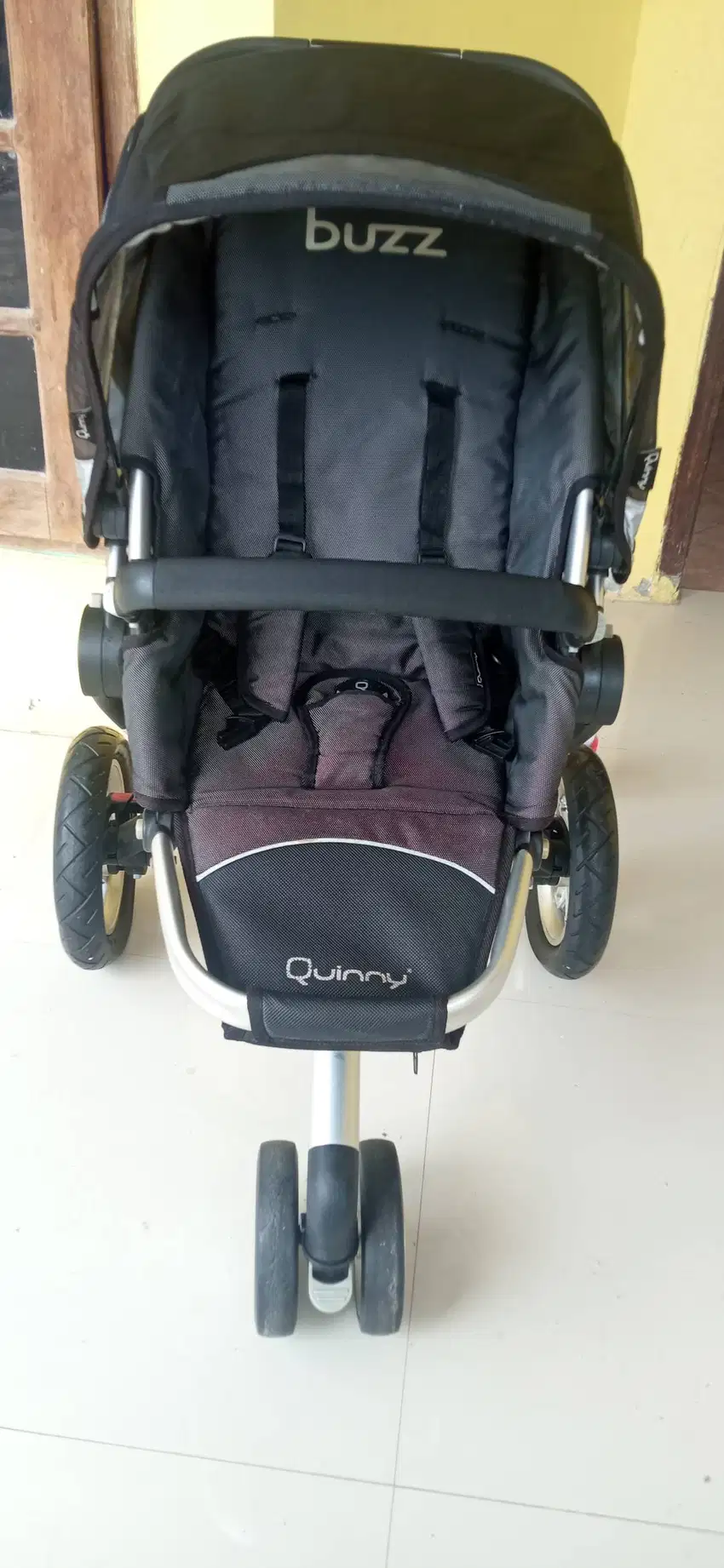 Stroller preloved quinny