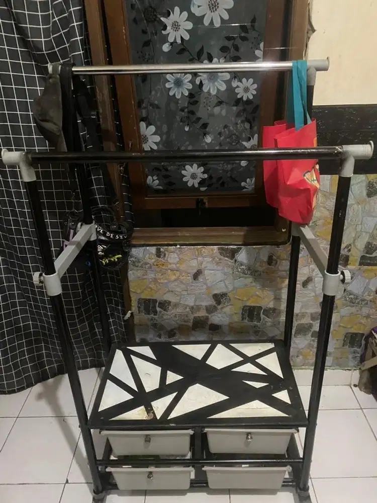 Rak baju gantung merk krisbow
