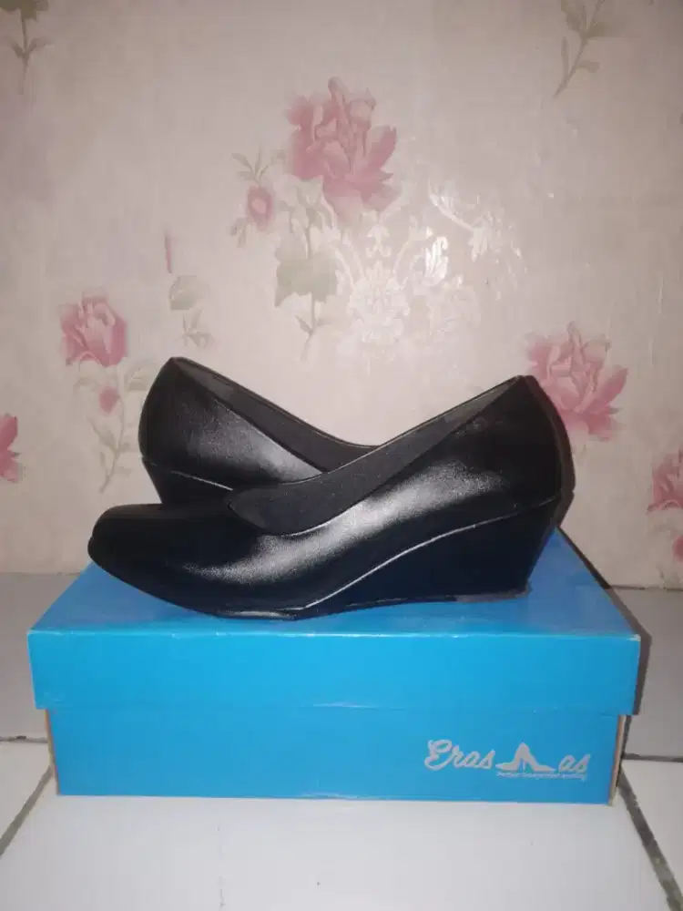 Wedges 3cm full hitam size 37