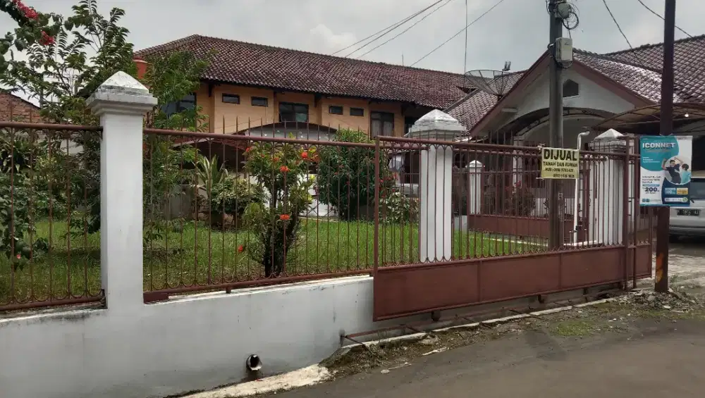 Rumah tinggal halaman dan taman luas sangat strategis di pusat kota