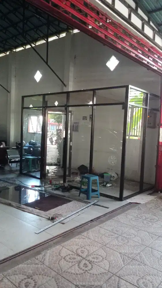 bikin kaca partisi almanium