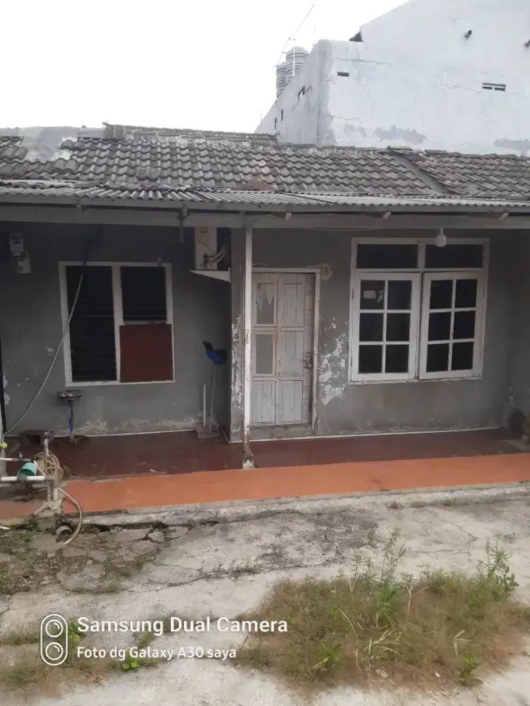 Dijual murah rumah standar , di Taman Cibodas