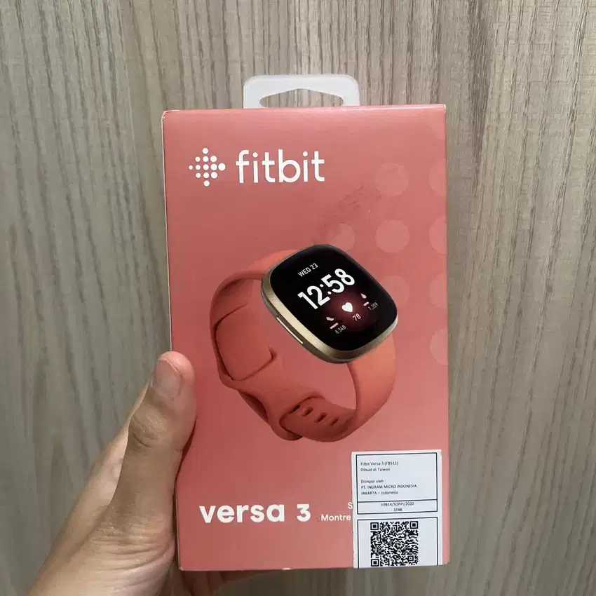 Fitbit Versa 3 warna pink sand