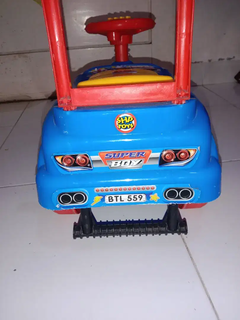 Mainan mobil-mobilan anak