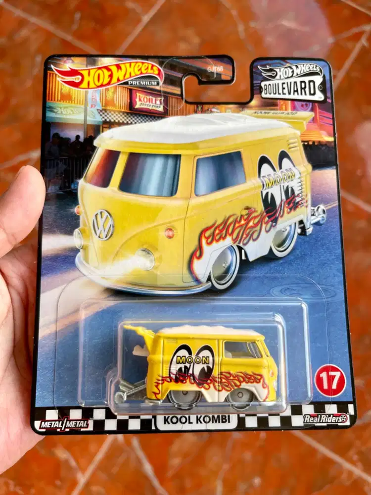 Hot Wheels Boulevard Kool Kombi Moon Eyes
