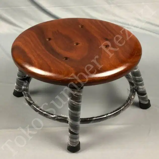 Kursi Kayu 25CM Mangium Brown Tamu Kaki Besi Coklat Dingklik Cokelat