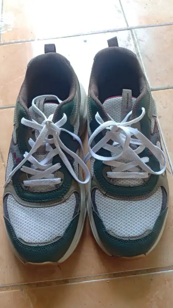 Skechers unisex size 44