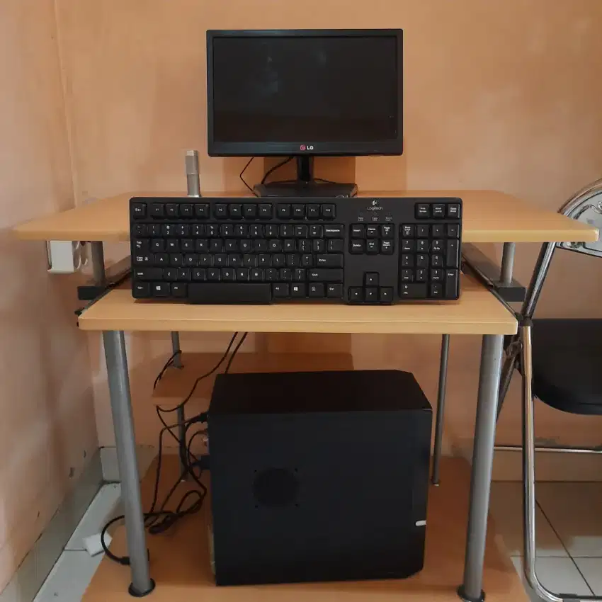 BU JUAL 1 Set Komputer Rakit (Monitor, Keyboard & PC/CPU)