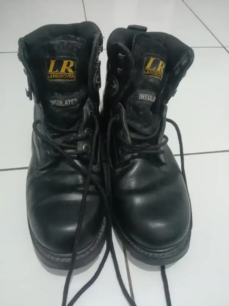 Sepatu boot merk LANDROVER bekas no 46