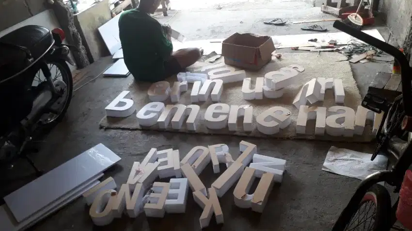 Neon box,papan nama,letter timbul,pasang stiker