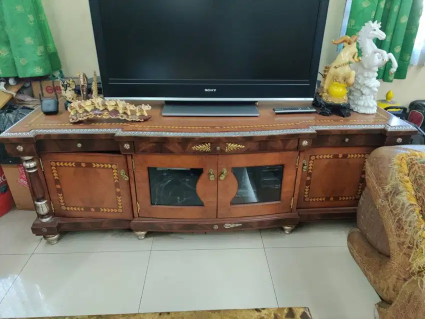 Meja Ruang TV Kabinet Kayu Finish