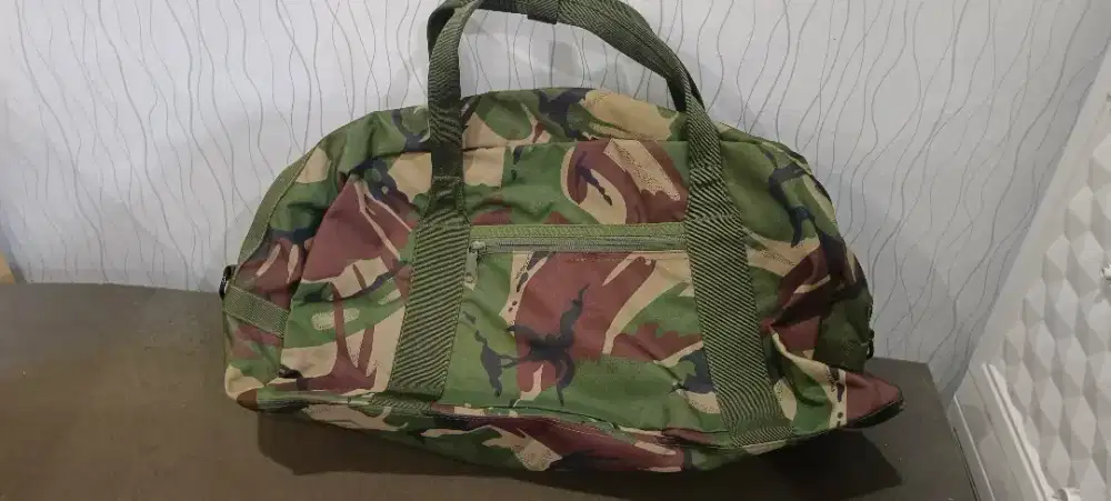 Tas travel loreng masih baru blm digunakan