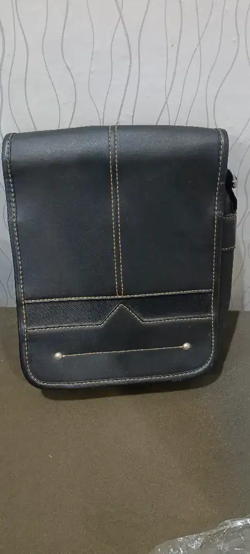 Tas selempang dan dompet pria bekas, kondisiasih layak pakai