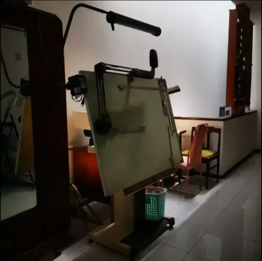 Meja dan mesin gambar Mutoh