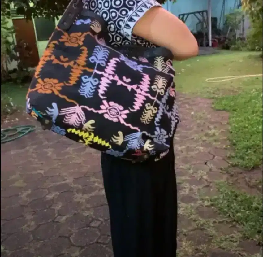 Tas tenun tali kulit