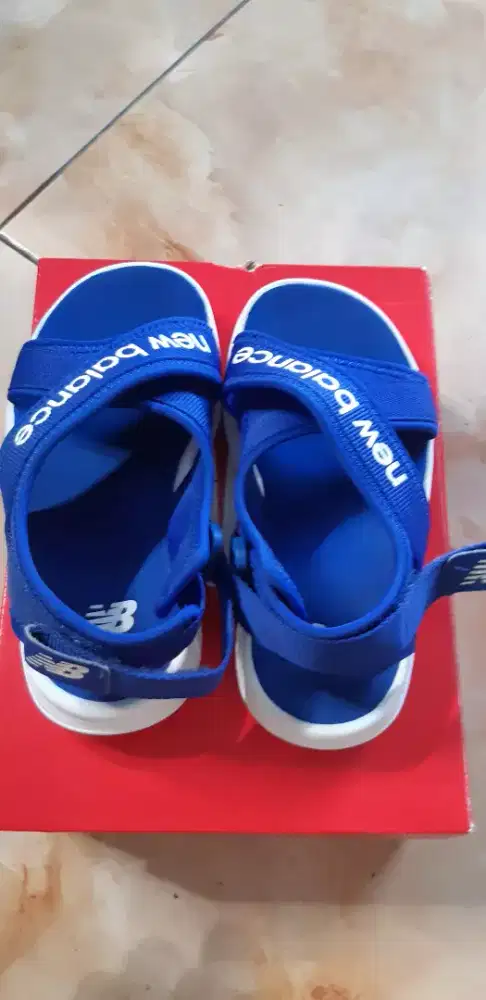 Sendal New Balance Blue_Size 10/28