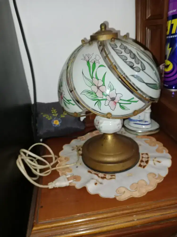 Dijual lampu meja sudut