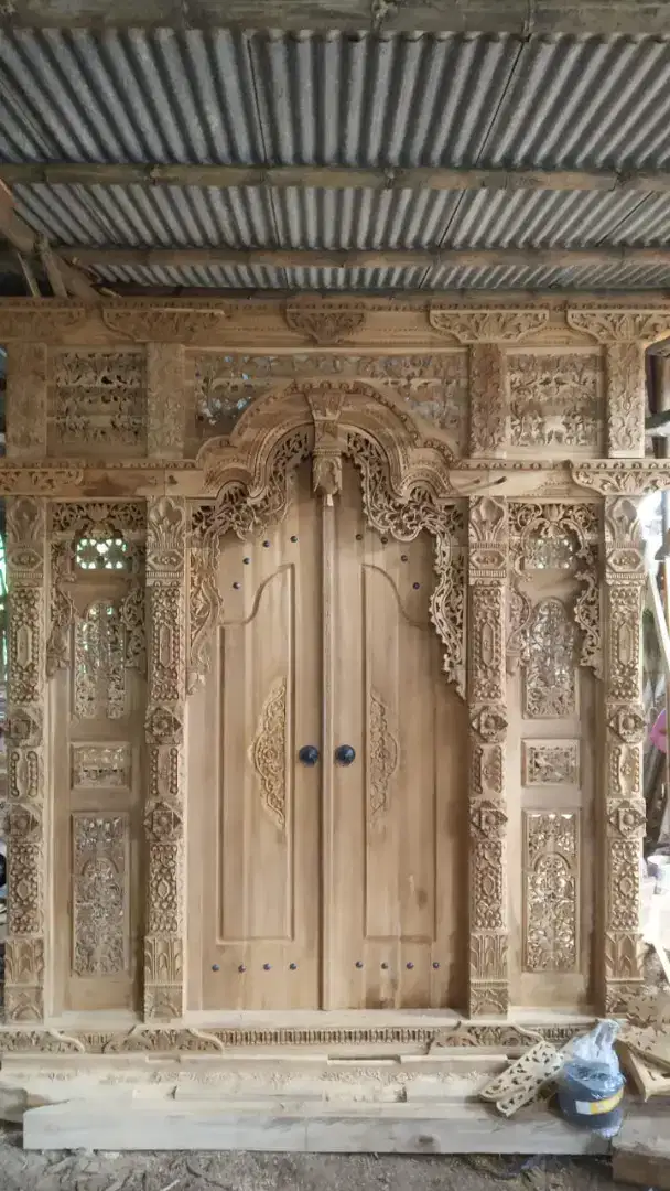 Gebyok ukir Jawa gebyok terlaris jepara material dari kayu jati