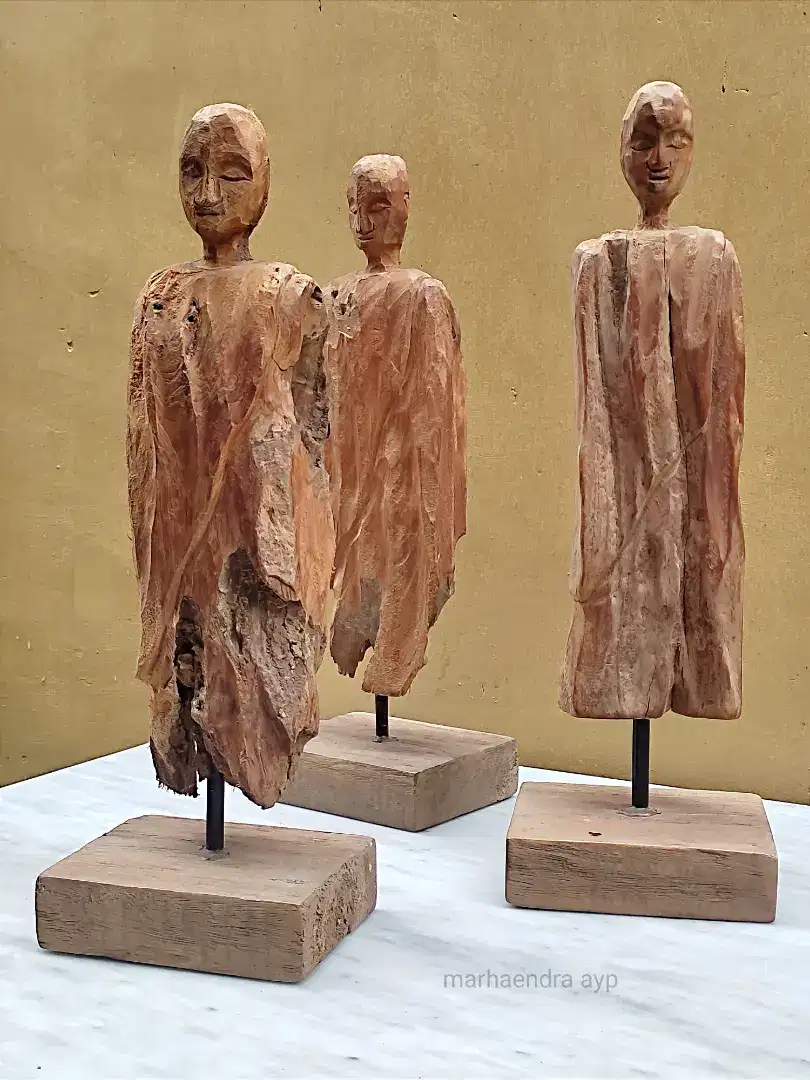 Three Figurative Sculpture kayu jati erosi