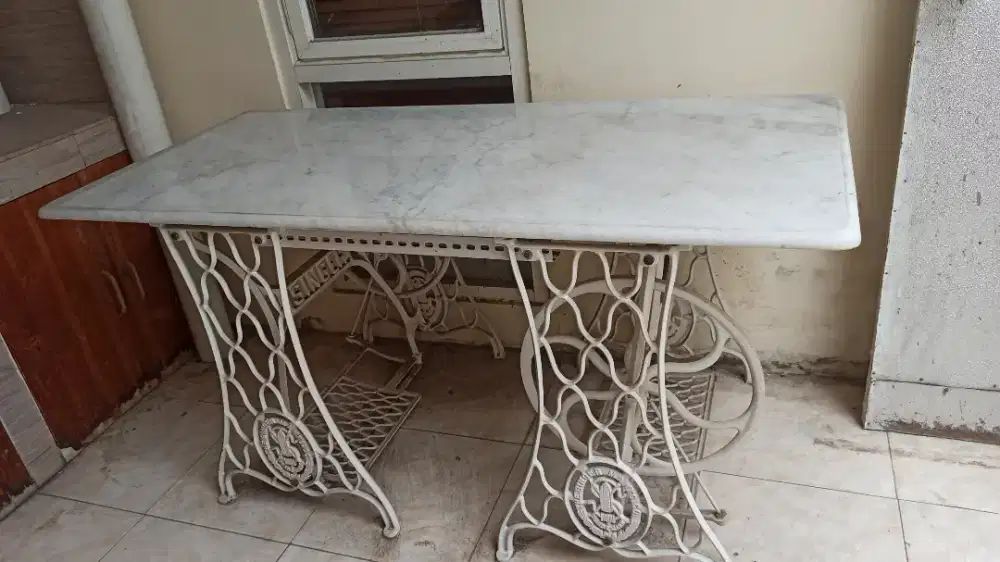Meja marmer istimewa