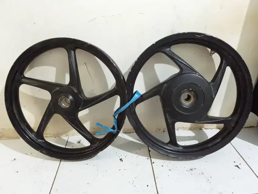 Velg bintang original dan mulus