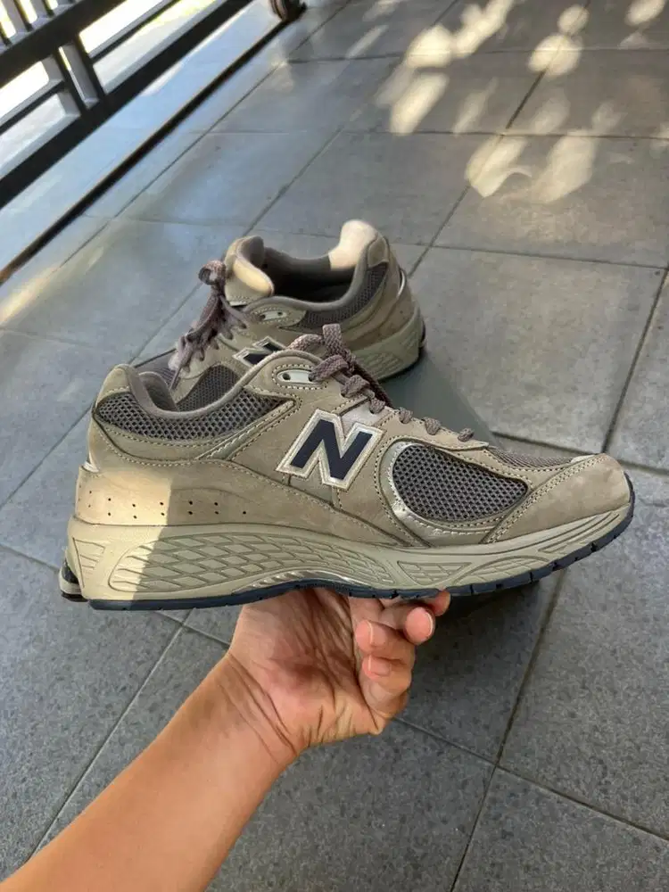 Sepatu New Balance 2002R
