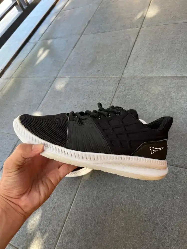 Sepatu Olahraga Ardiles