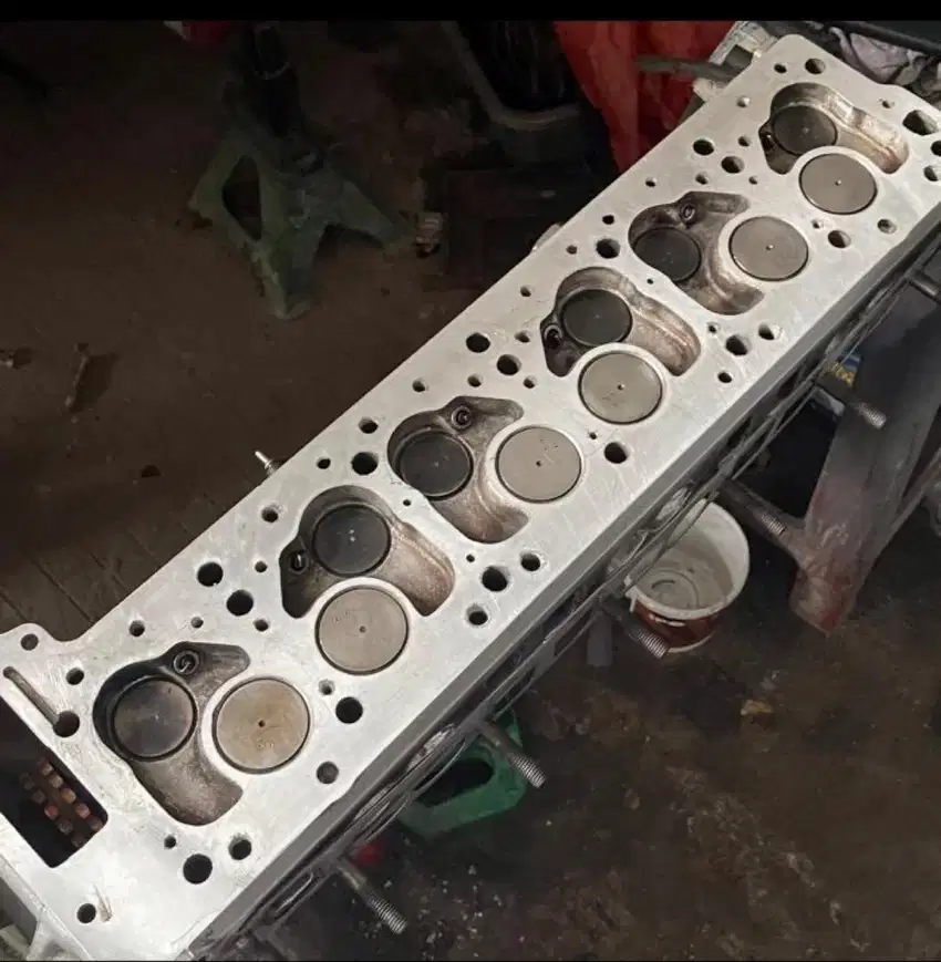 Cylinder  Head w108 Mercedes Benz 280s 1970