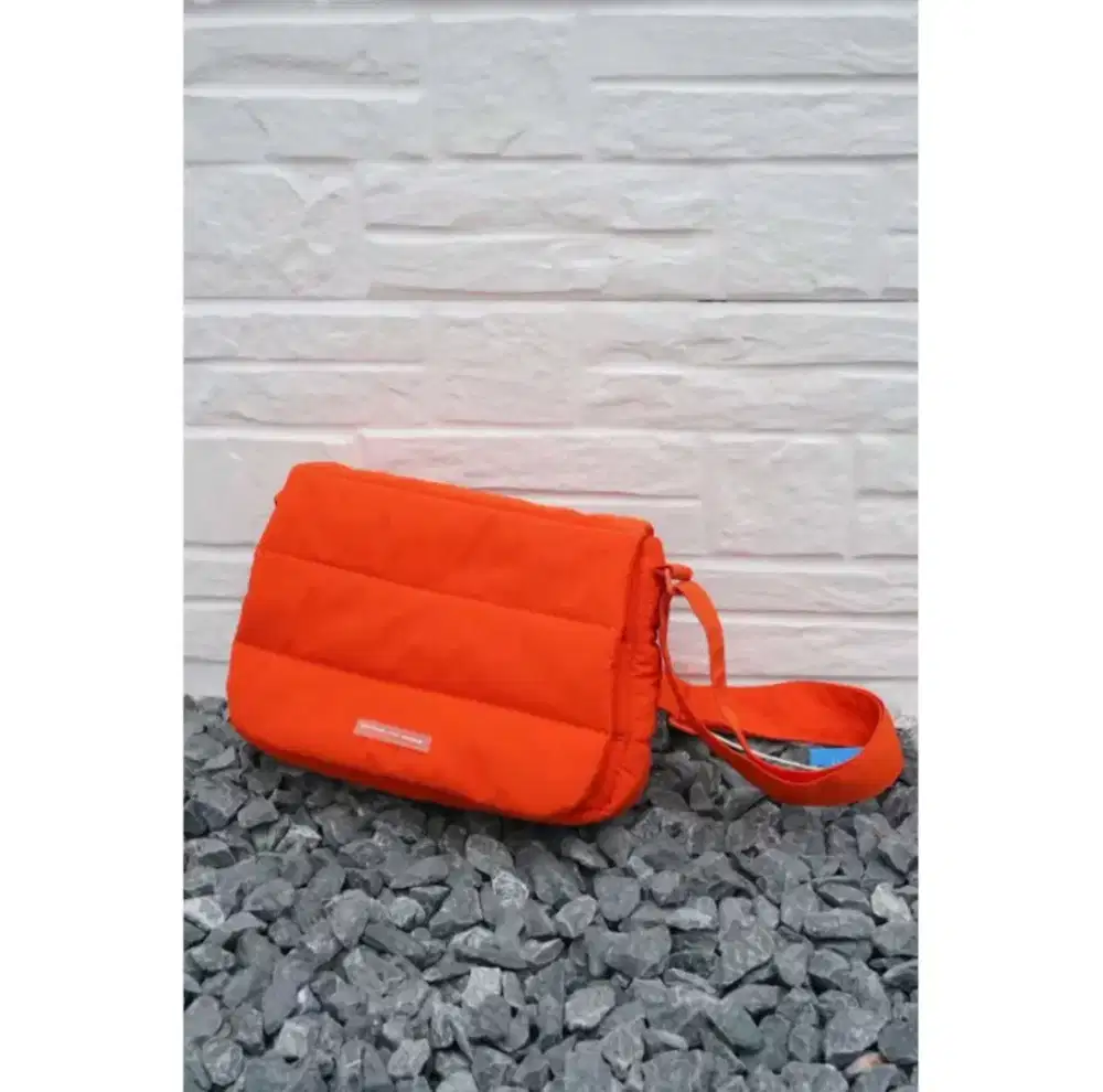 BTV Puffy Baru sling bag