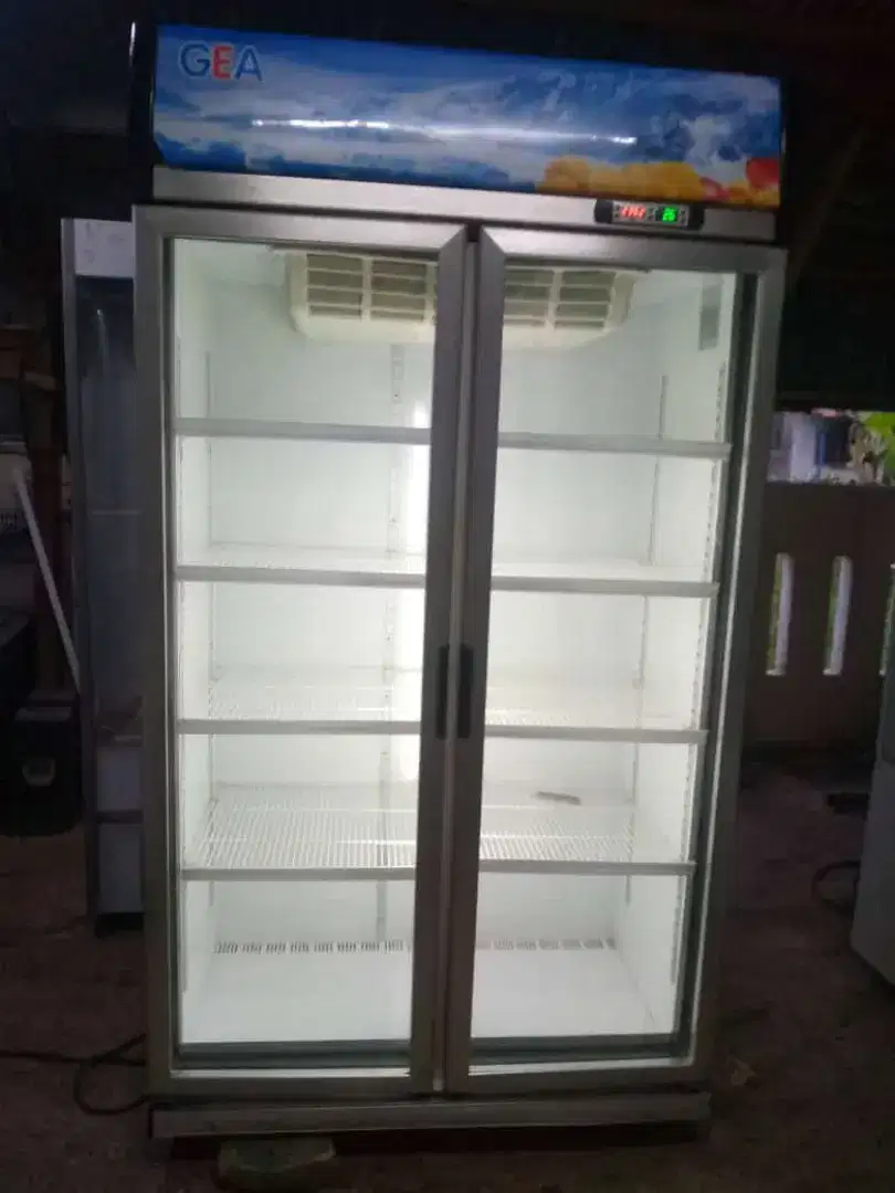 Showcase GEA 2 pintu