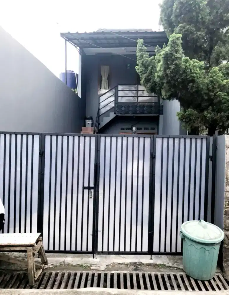 Jual Cepat Rumah petak 2 lantai deket jalan Utama