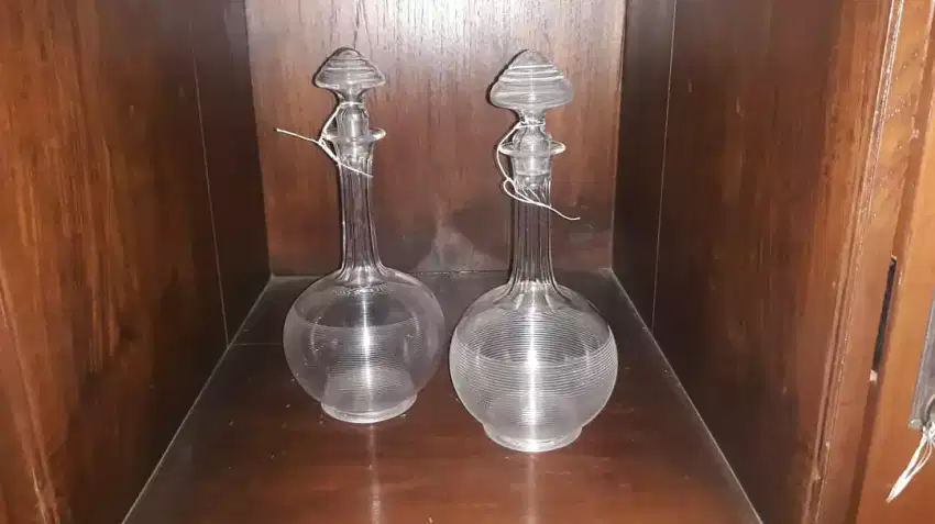 2 Buah Botol Kristal