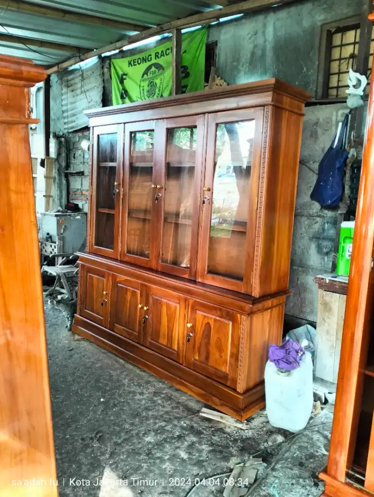 Lemari pajangan pintu 4