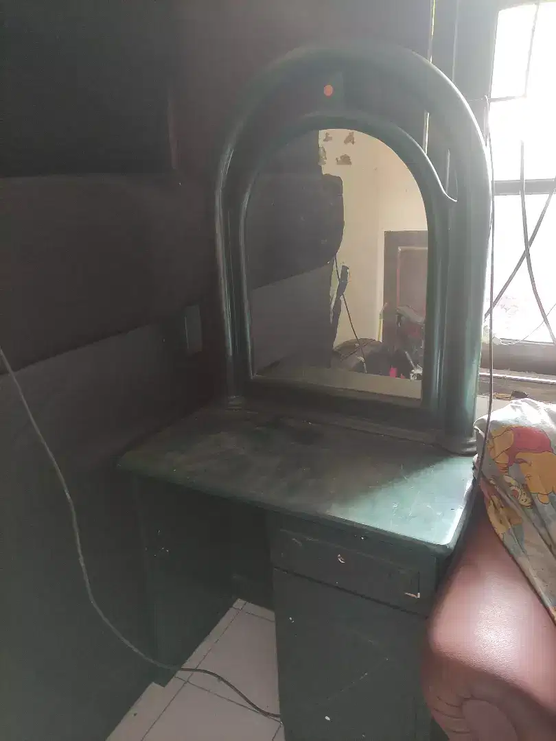 Meja rias hijau
