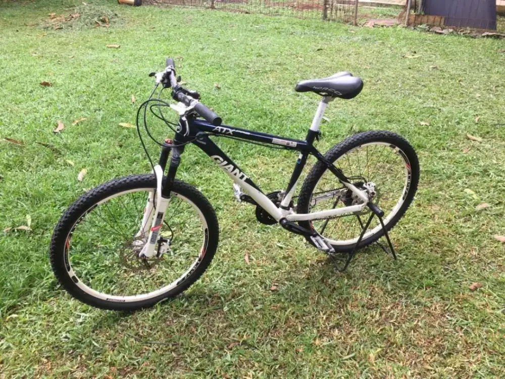 Sepeda MTB giant atx pro