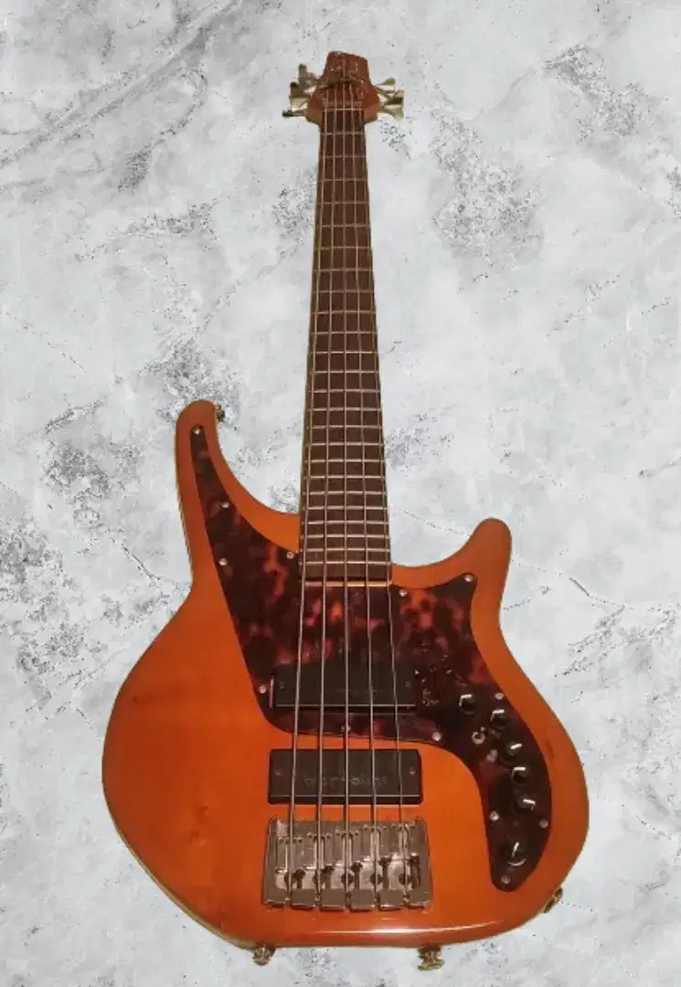 Bass Status Shark 5 Strings England