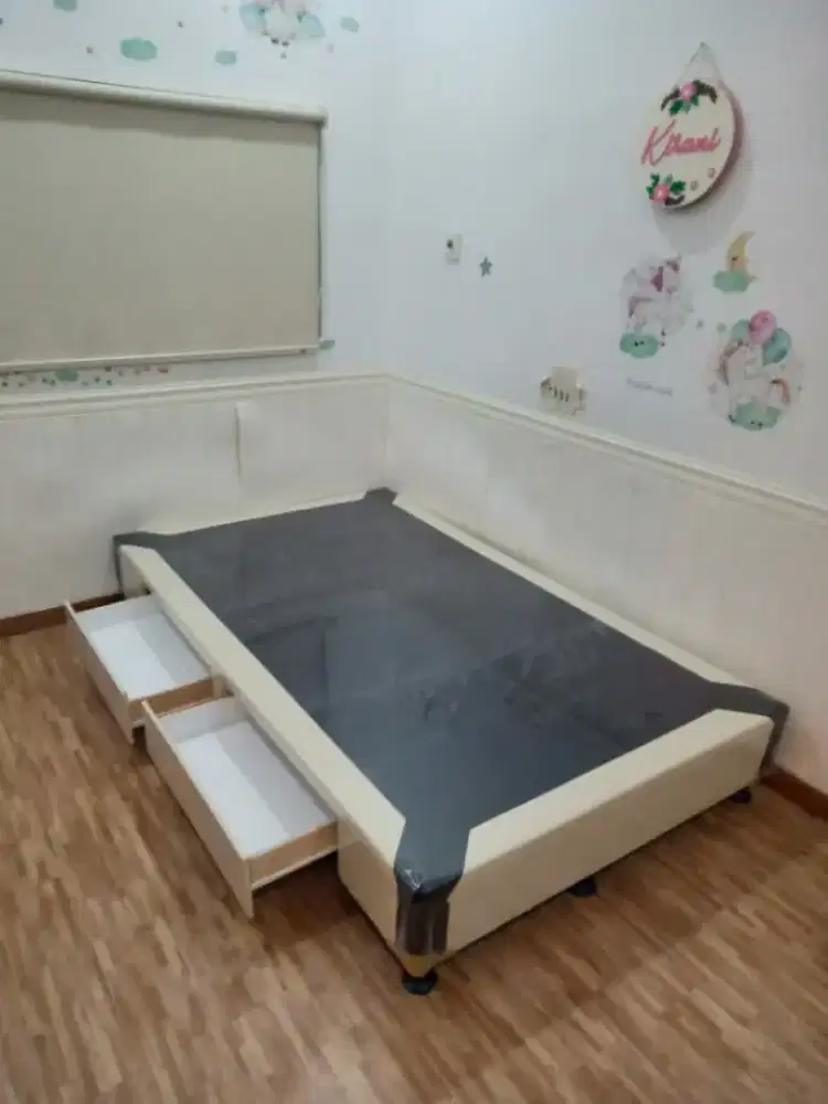 Dipan Divan Non Sandaran Plus Laci