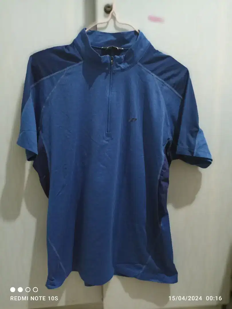 Atasan2 pria branded import preloved sz M to L serba 25k